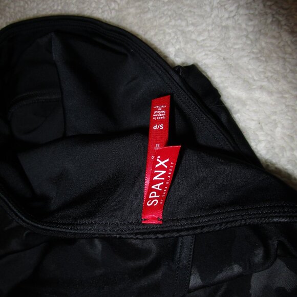 SPANX FAUX LEATHER BLAACK QUILTED LEGGINGS M - Picture 7 of 8